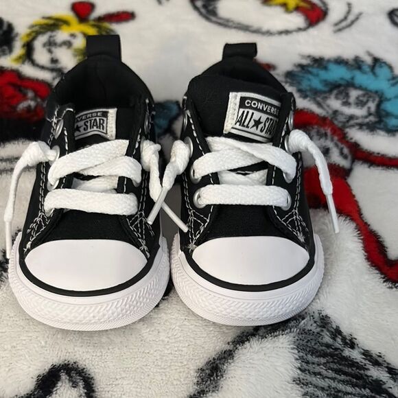NWOT Converse Black and White Chuck Taylor Sneakers Classic Canvas Design Size 3 - Picture 1 of 8